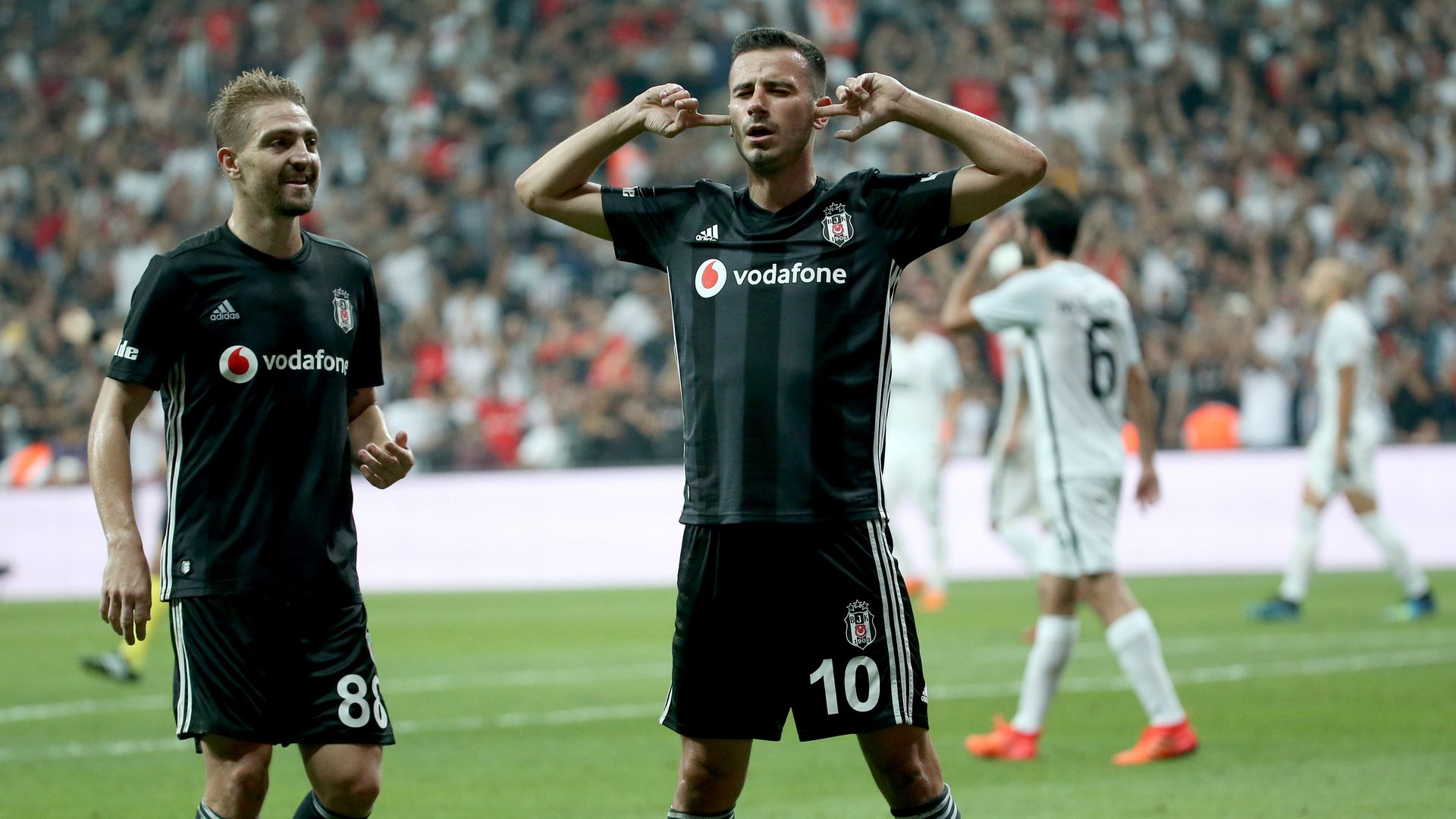 Oguzhan Ozyakup Besiktas vs Partizan
