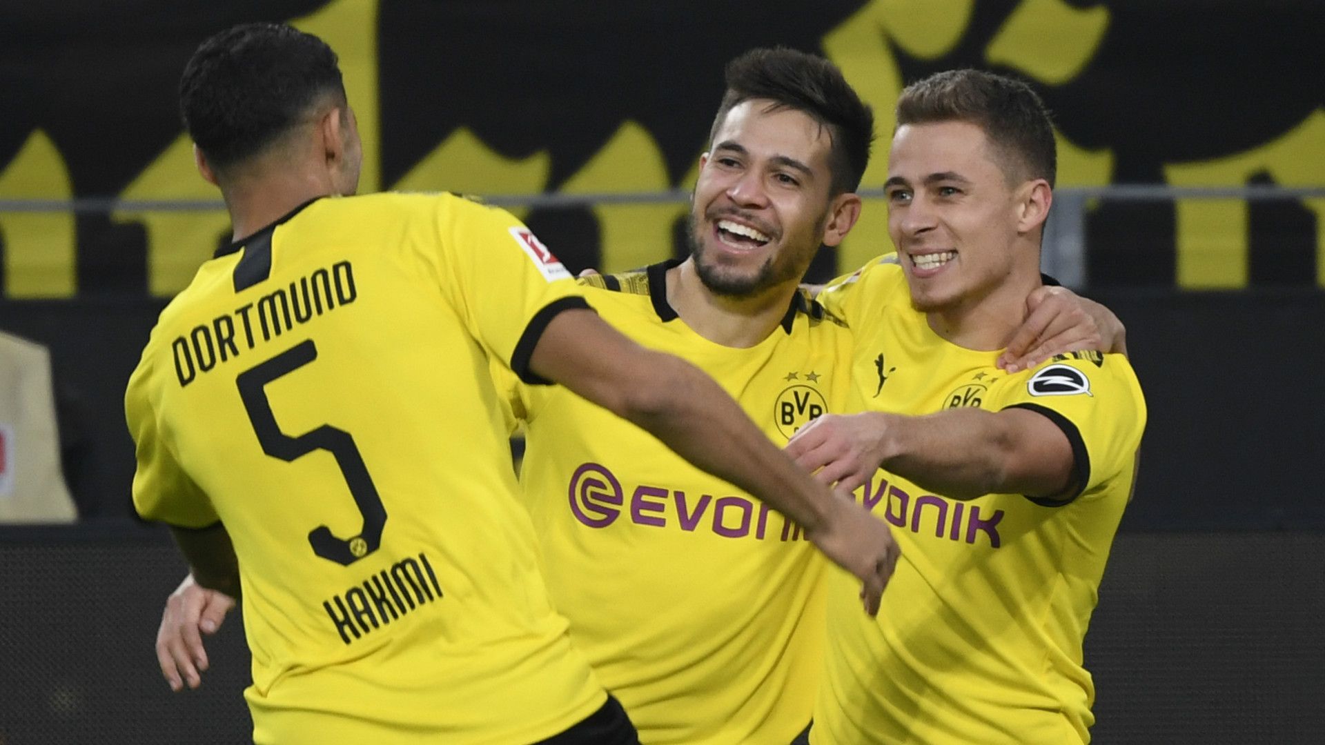 RAPHAEL GUERREIRO THORGAN HAZARD BORUSSIA DORTMUND BUNDESLIGA 02112019