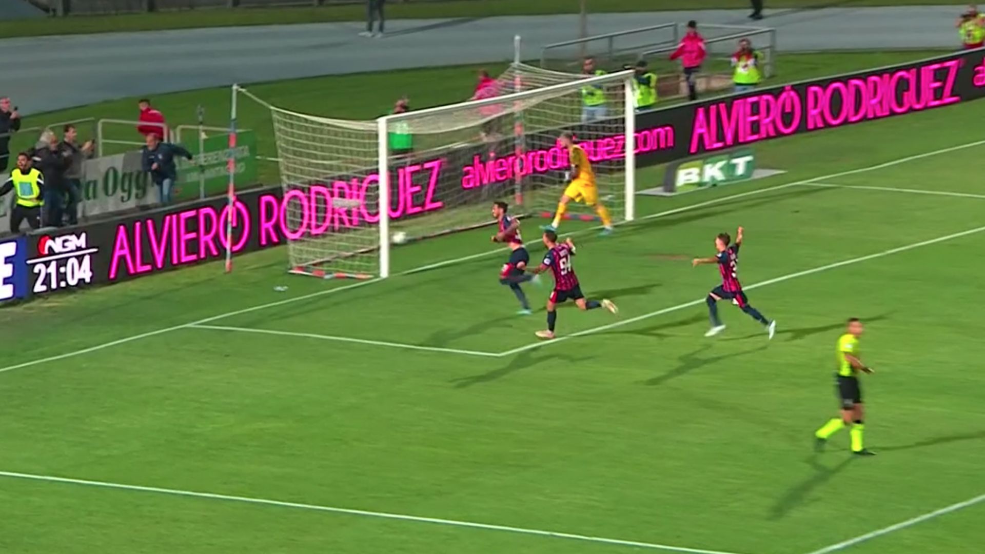 Joaquin Larrivey Cosenza Vicenza Serie B