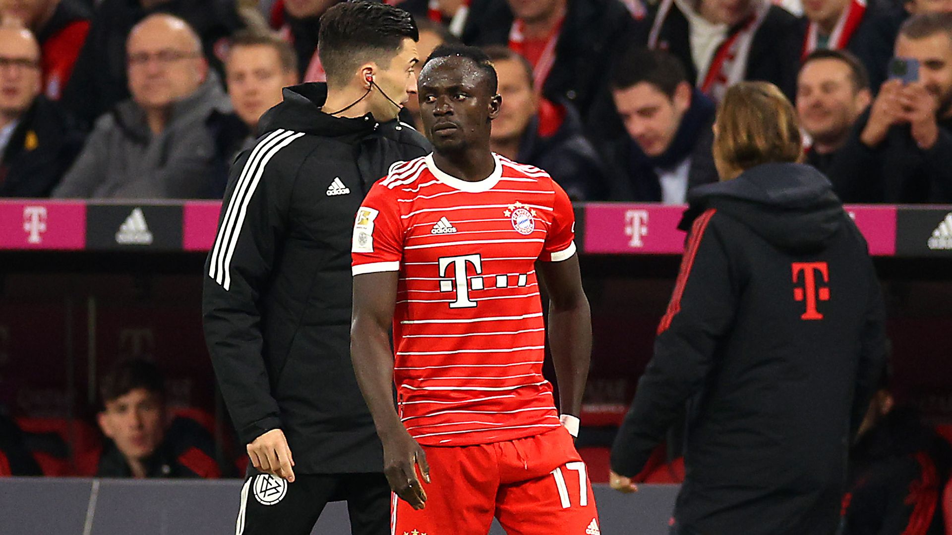 Mane subbed off injured 1