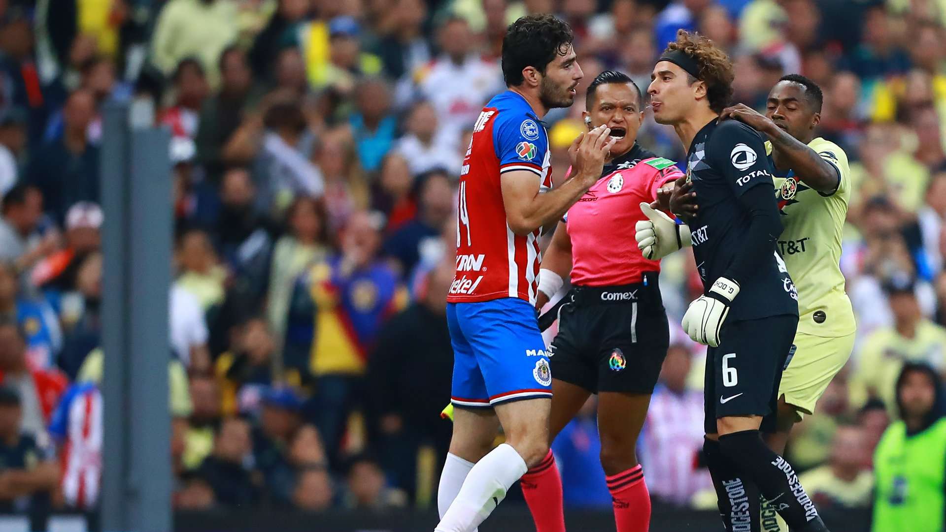 Guillermo Ochoa Antonio Briseño Chivas vs América Apertura 2019