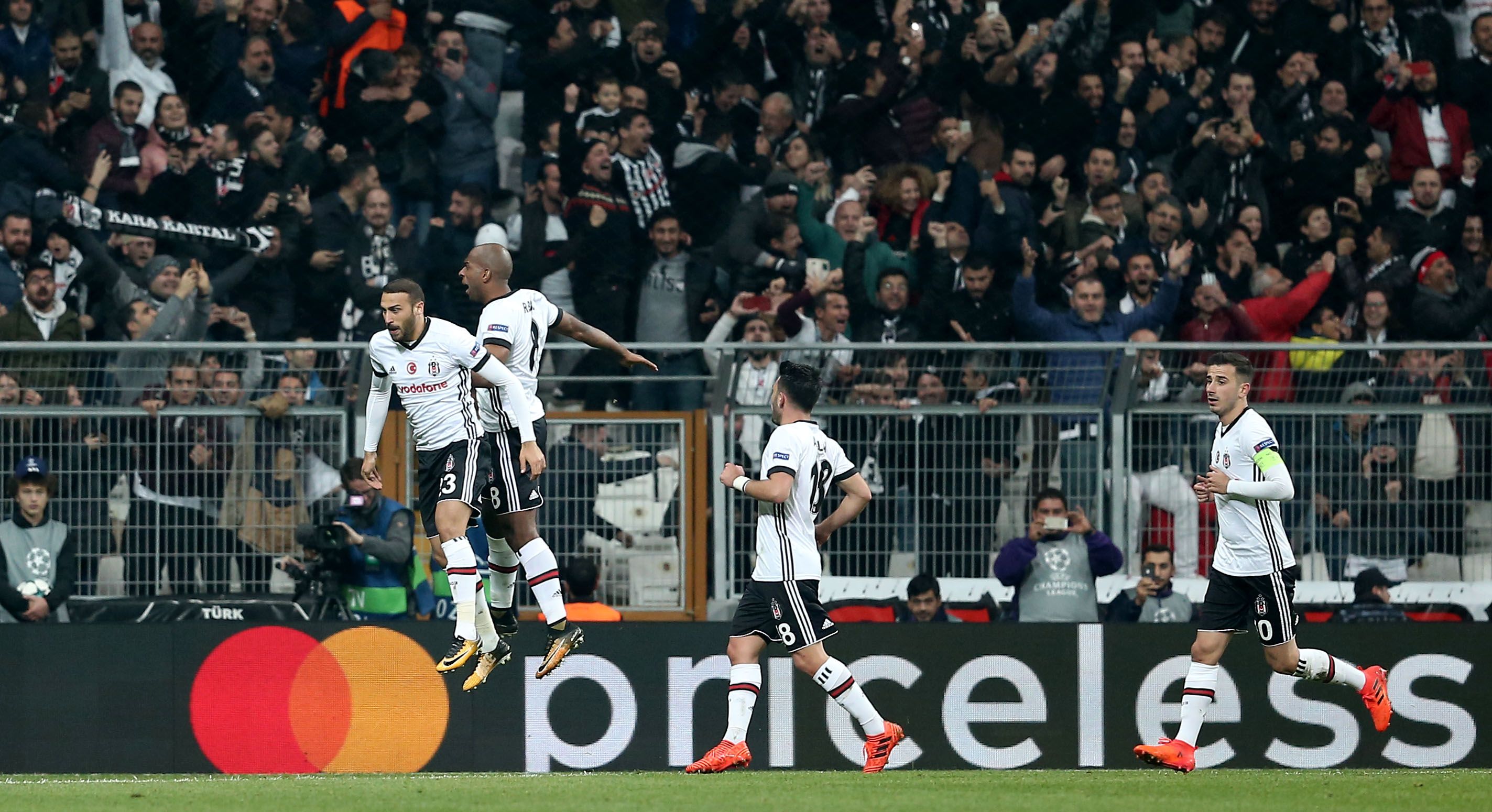 Cenk Tosun Ryan Babel Besiktas celebration vs Monaco