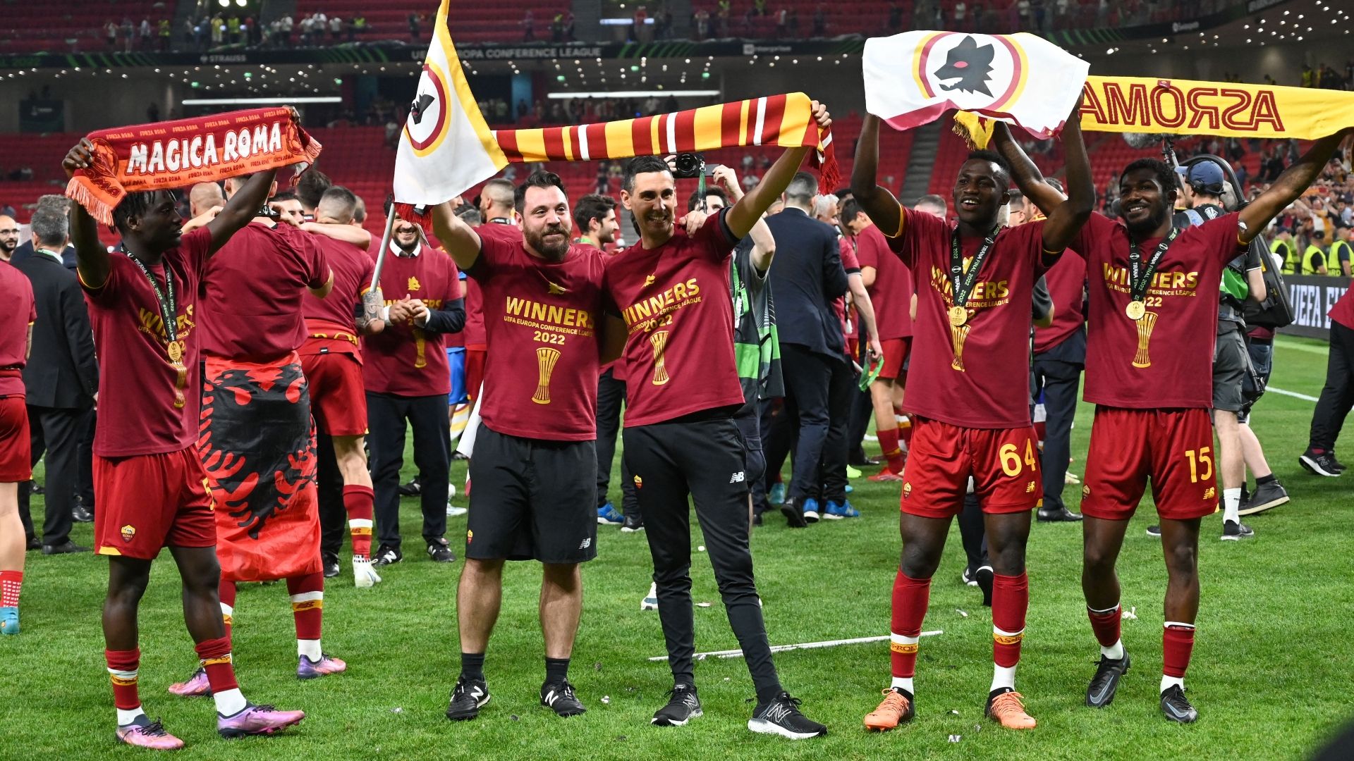 Roma Conference League celebrating