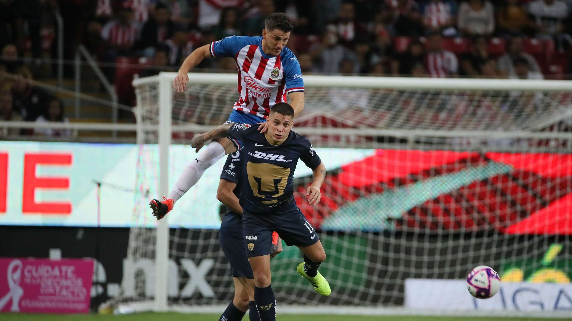 Hiram Mier Juan Iturbe Chivas vs Pumas Apertura 2019