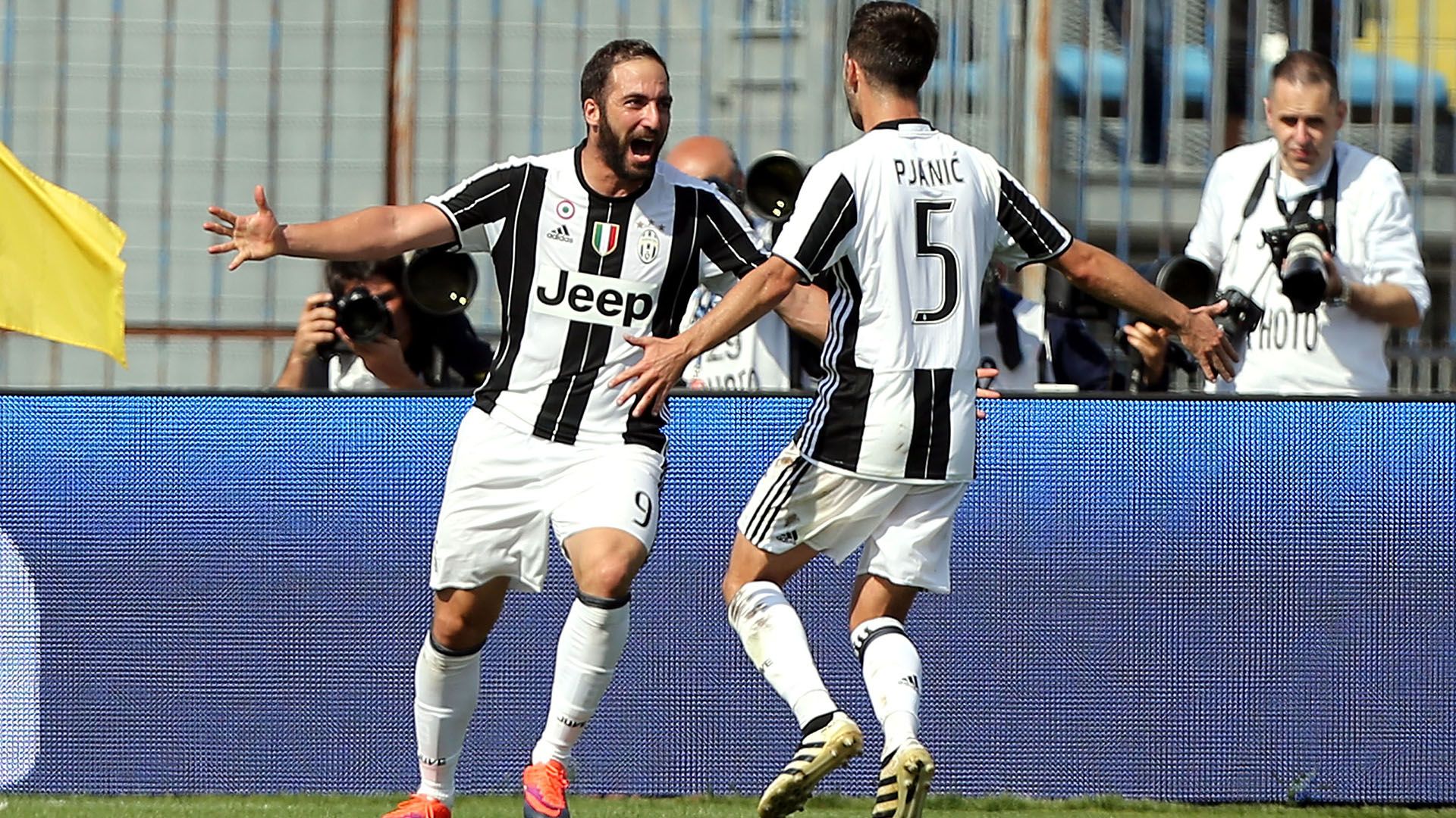 Pjanic Higuain Empoli Juventus Serie A