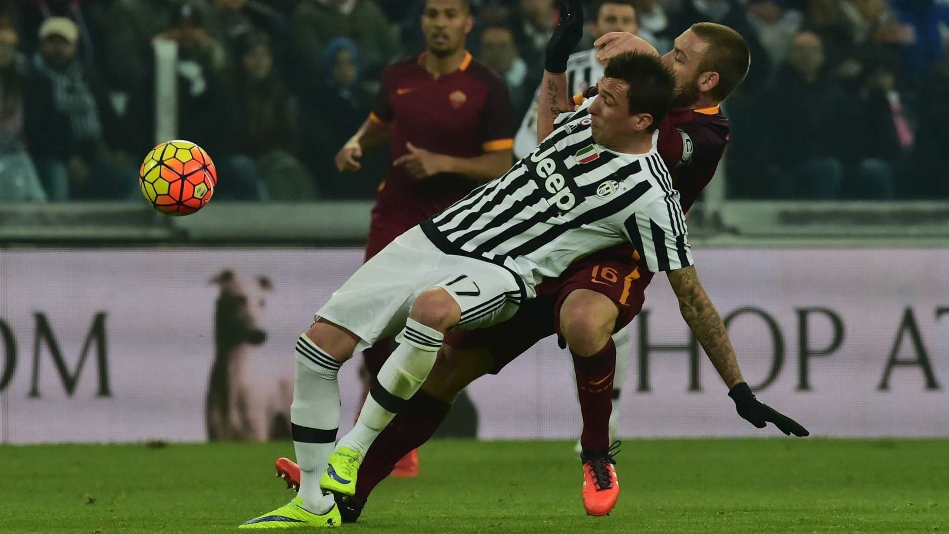 Mario Mandzukic Daniele De Rossi Juventus Roma Serie A