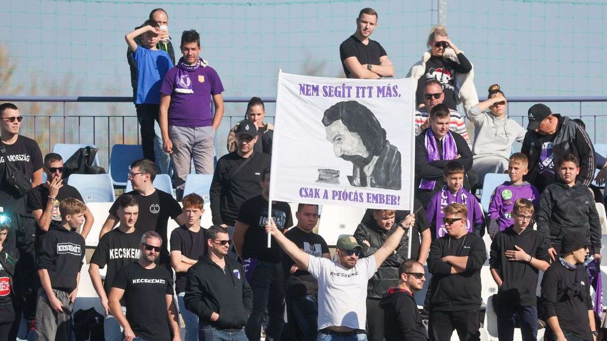 dühös Kecskemét szurkolók a PAFC ellen