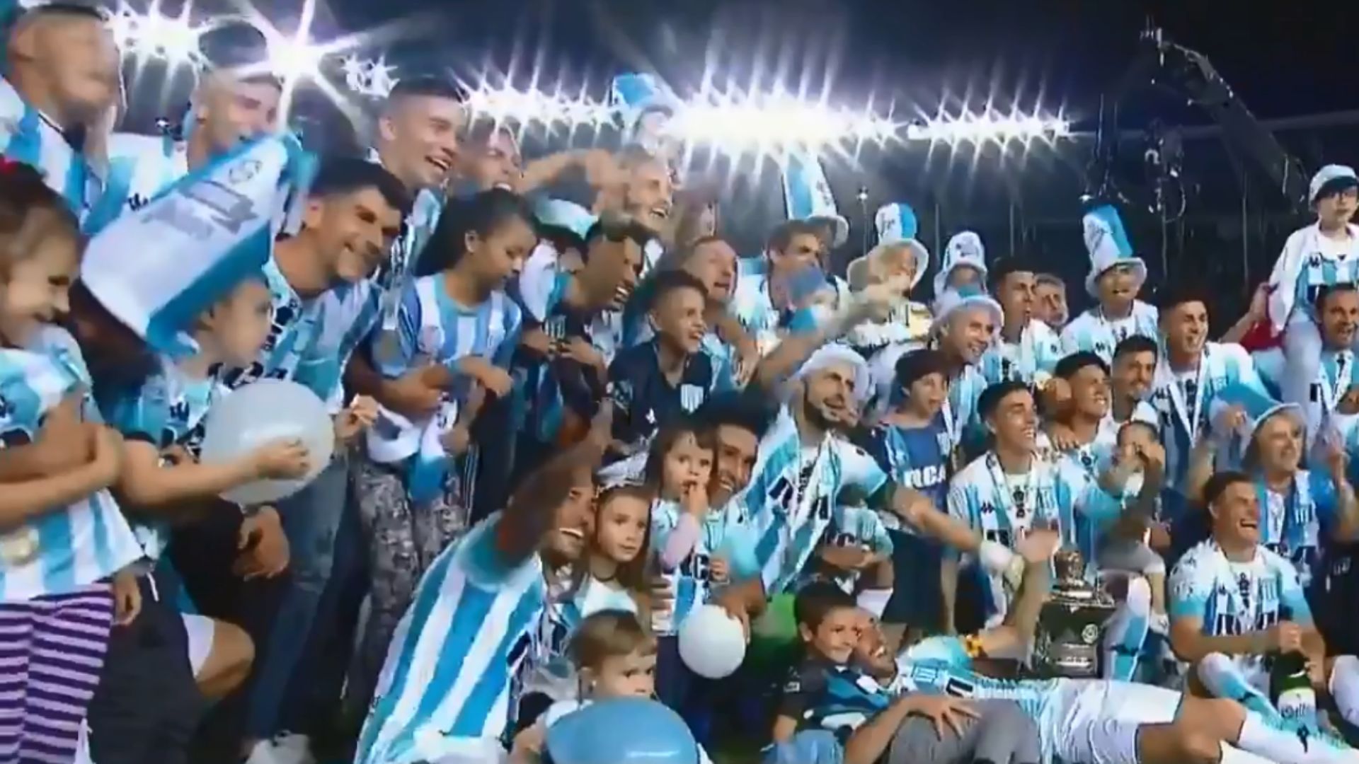 CAPTURA Racing festejos campeon Superliga