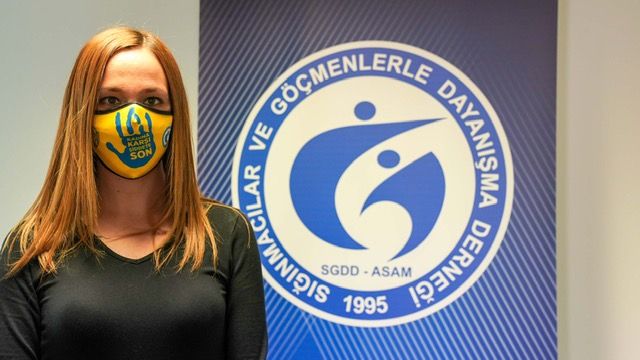 Kadına şiddete karşı maske