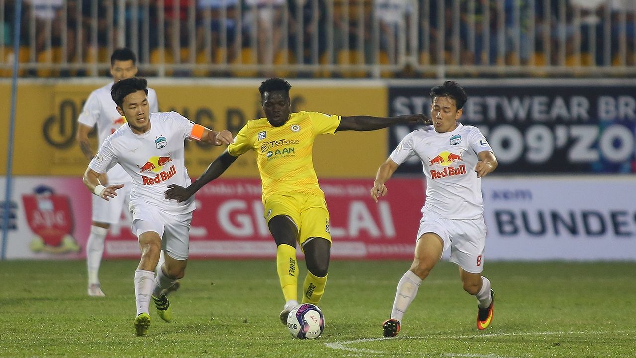 Moses Oloya Tran Minh Vuong Luong Xuan Truong Hoang Anh Gia Lai Ha Noi V.League 2021