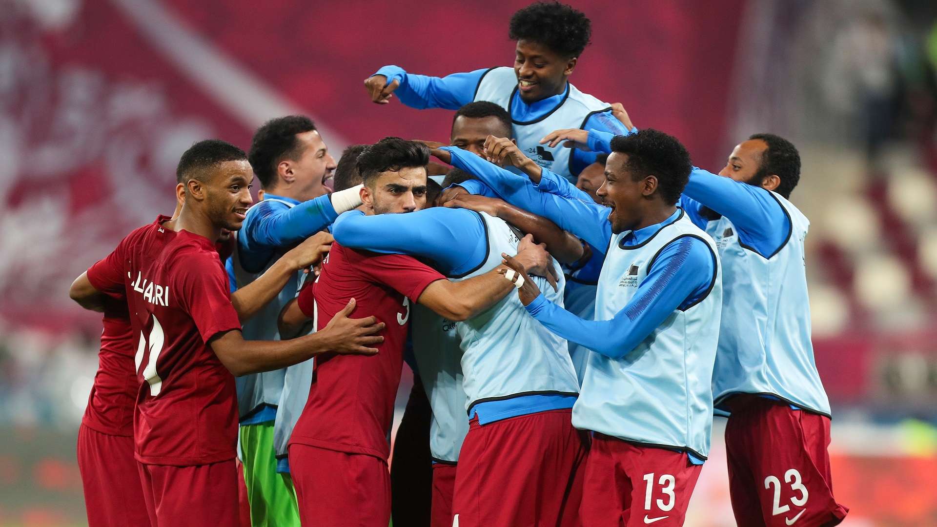 احتفال لاعبي قطر أمام اليمن