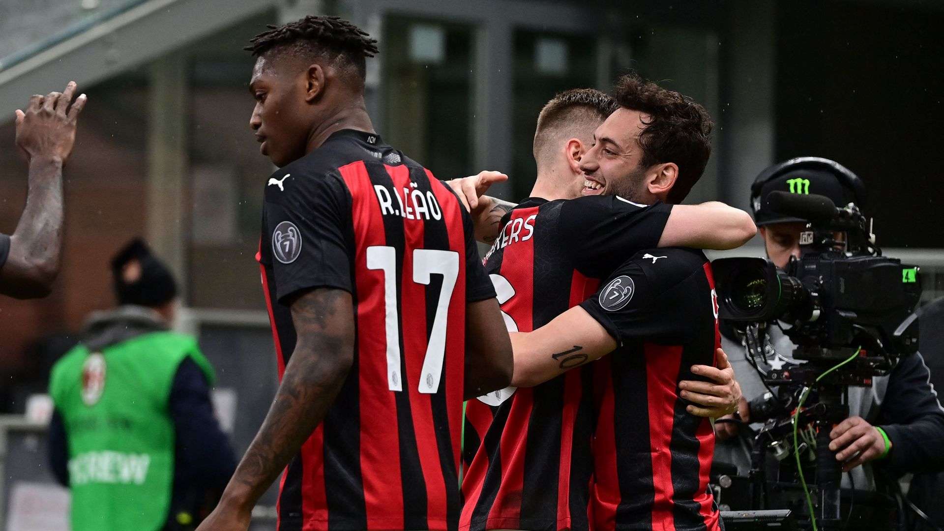 Hakan Calhanoglu. AC Milan vs Sassuolo 04.21.2021