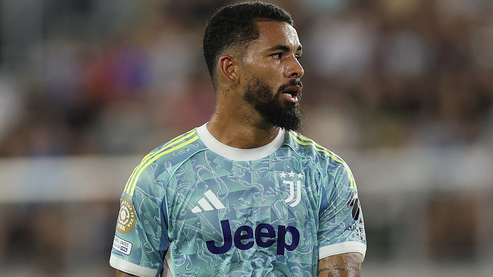 Douglas Luiz in talks over Premier League return with unexpected club after failed Juventus transfer & Alisha Lehmann breakup | Goal.com UK