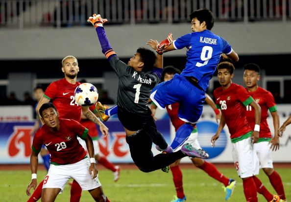 Adisak Kraisorn header - Indonesia VS Thailand SEA Games 2013 Final