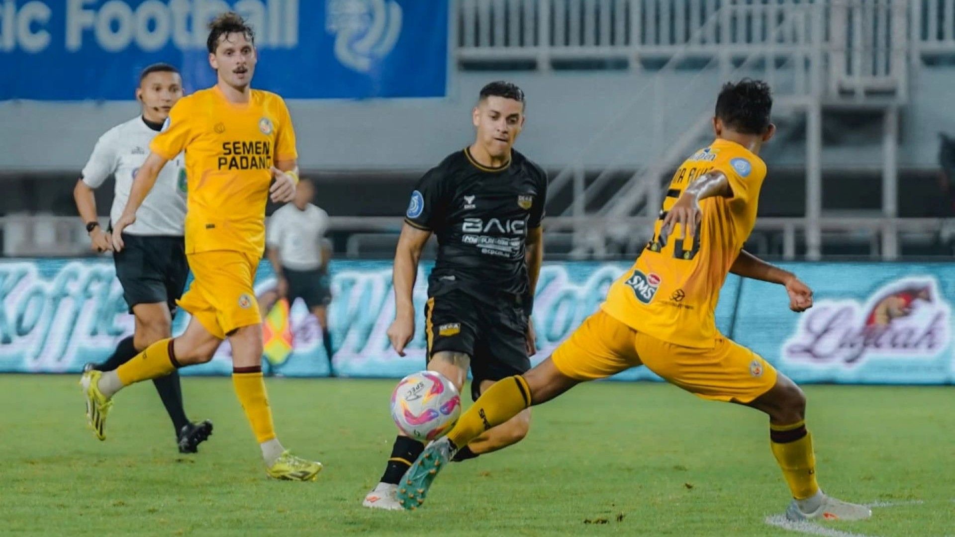 Dewa United vs Semen Padang 05032025