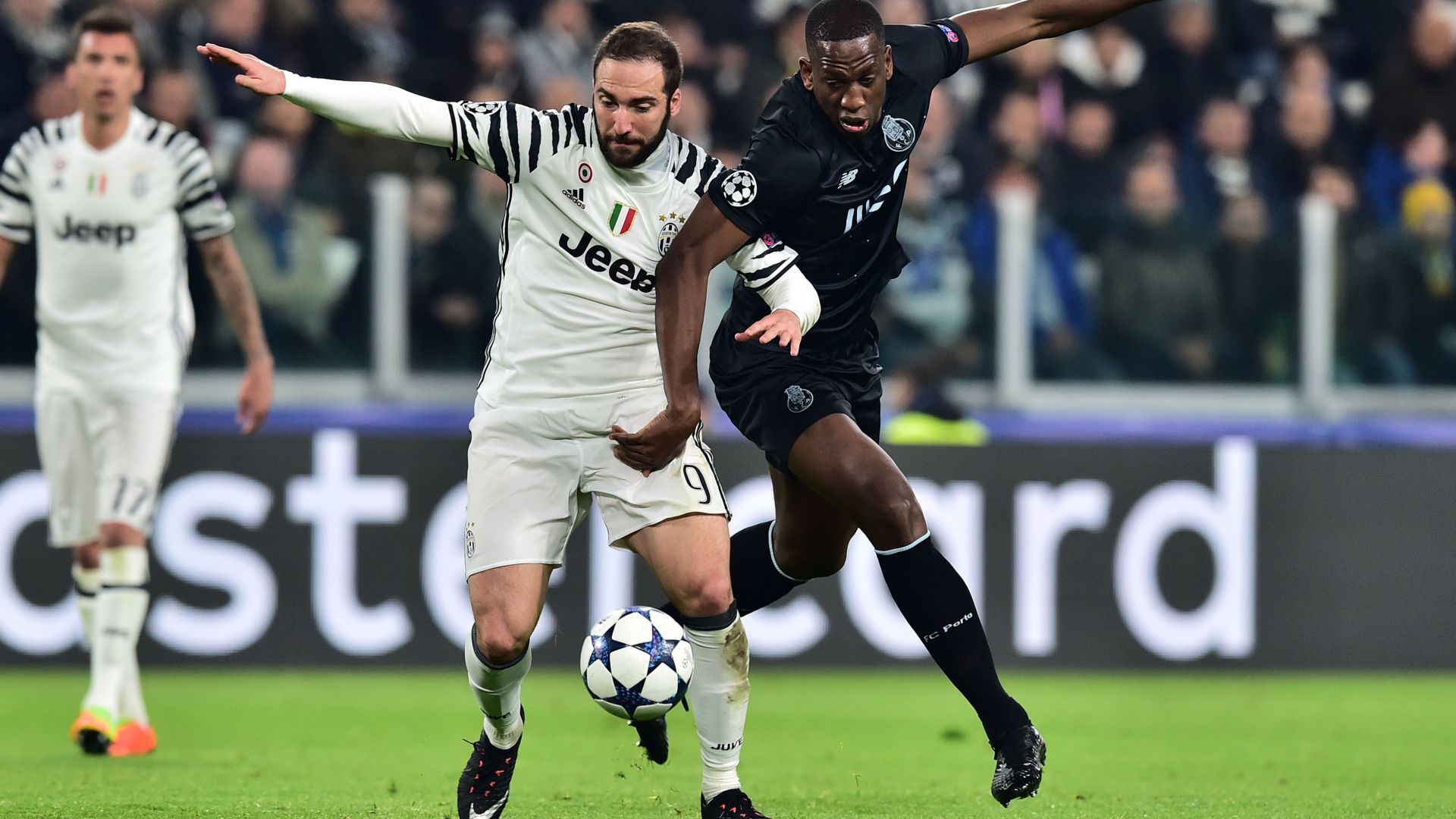 Gonzalo Higuain Juventus Porto Champions League