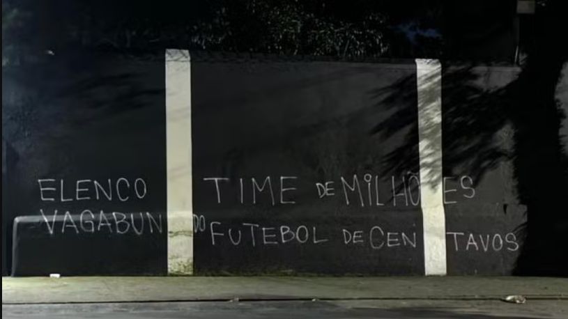 Muro do Parque São Jorge pichado