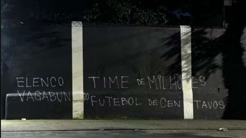 Muro do Parque São Jorge pichado