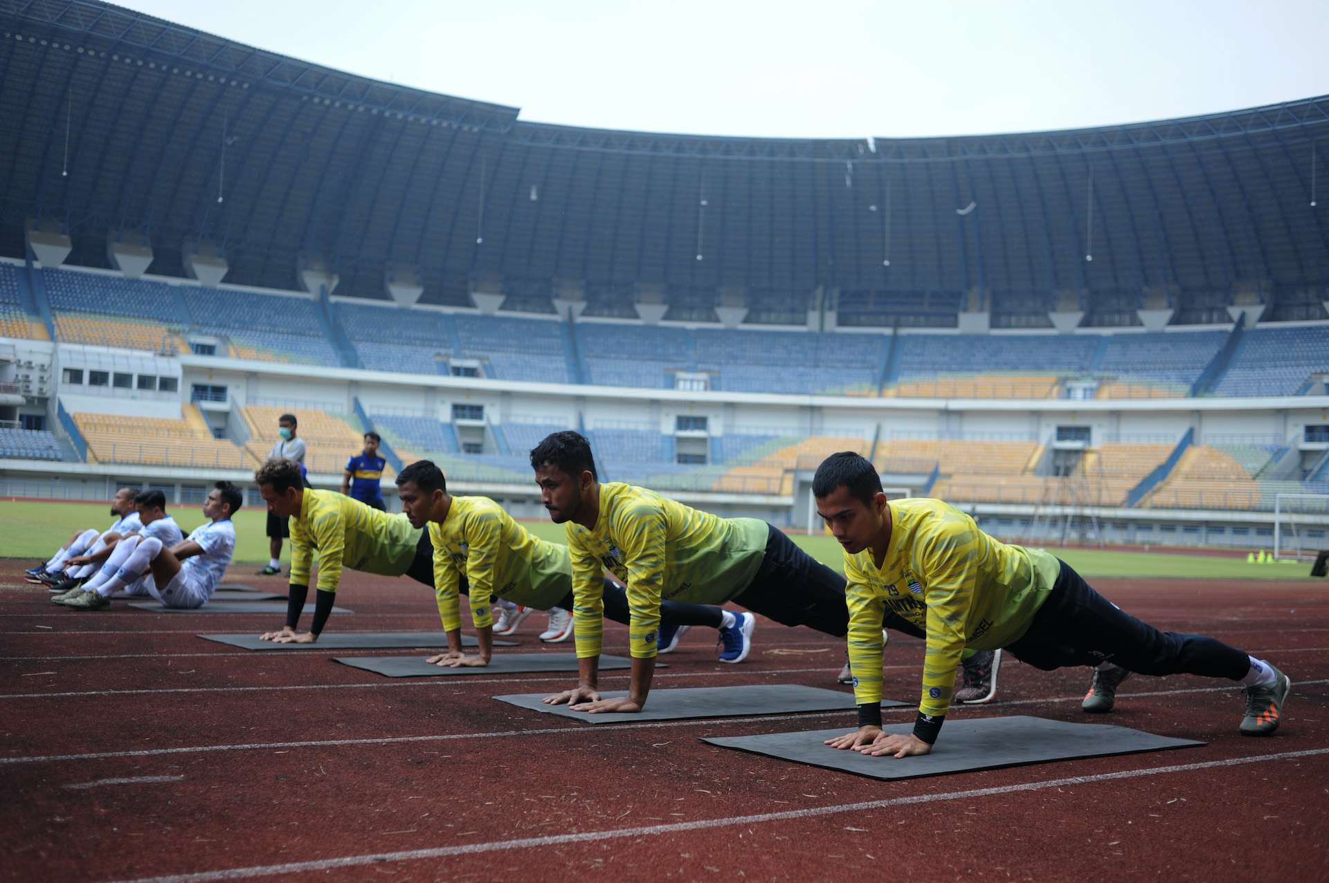 Kiper Persib Bandung