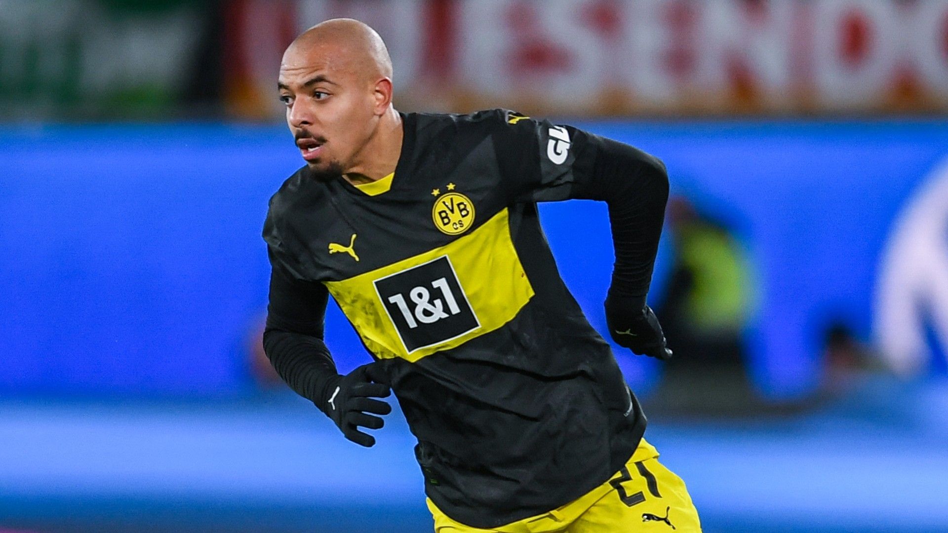 Donyell Malen of Borussia Dortmund in action 