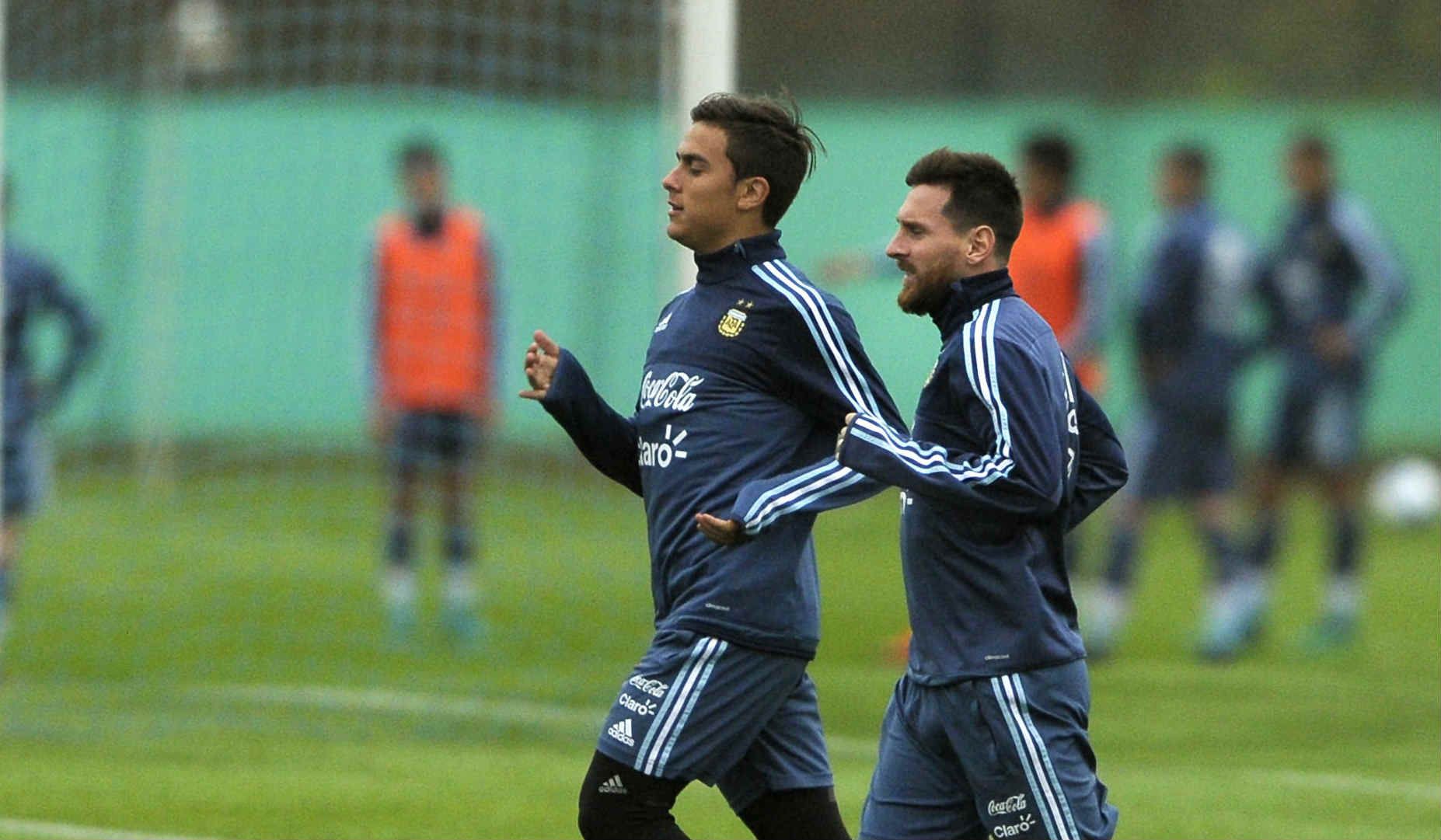 2017-10-05-messi-dybala