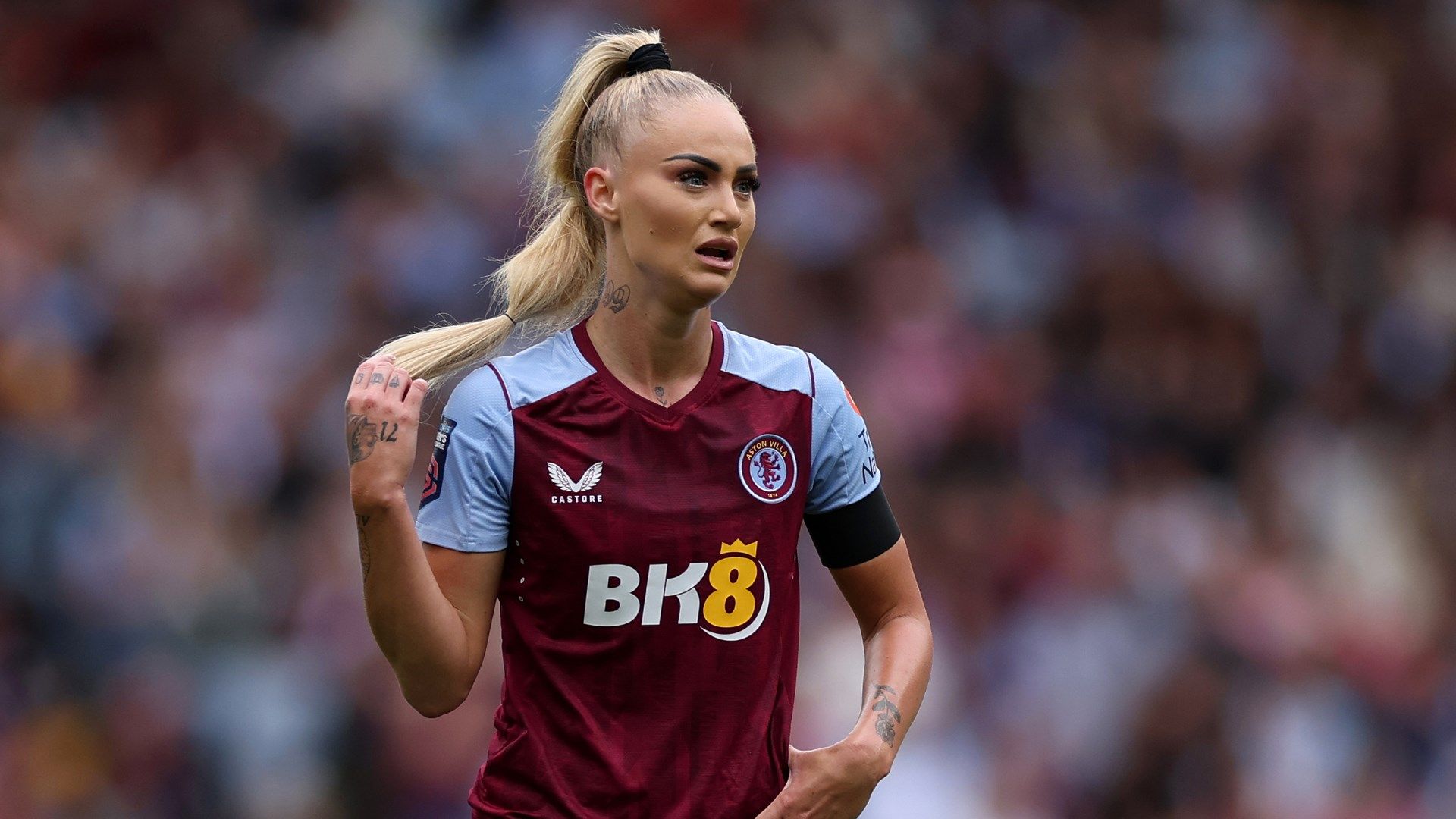 VIDEO: Aston Villa star Alisha Lehmann celebrates after nailing bottle  challenge at second attempt | Goal.com US