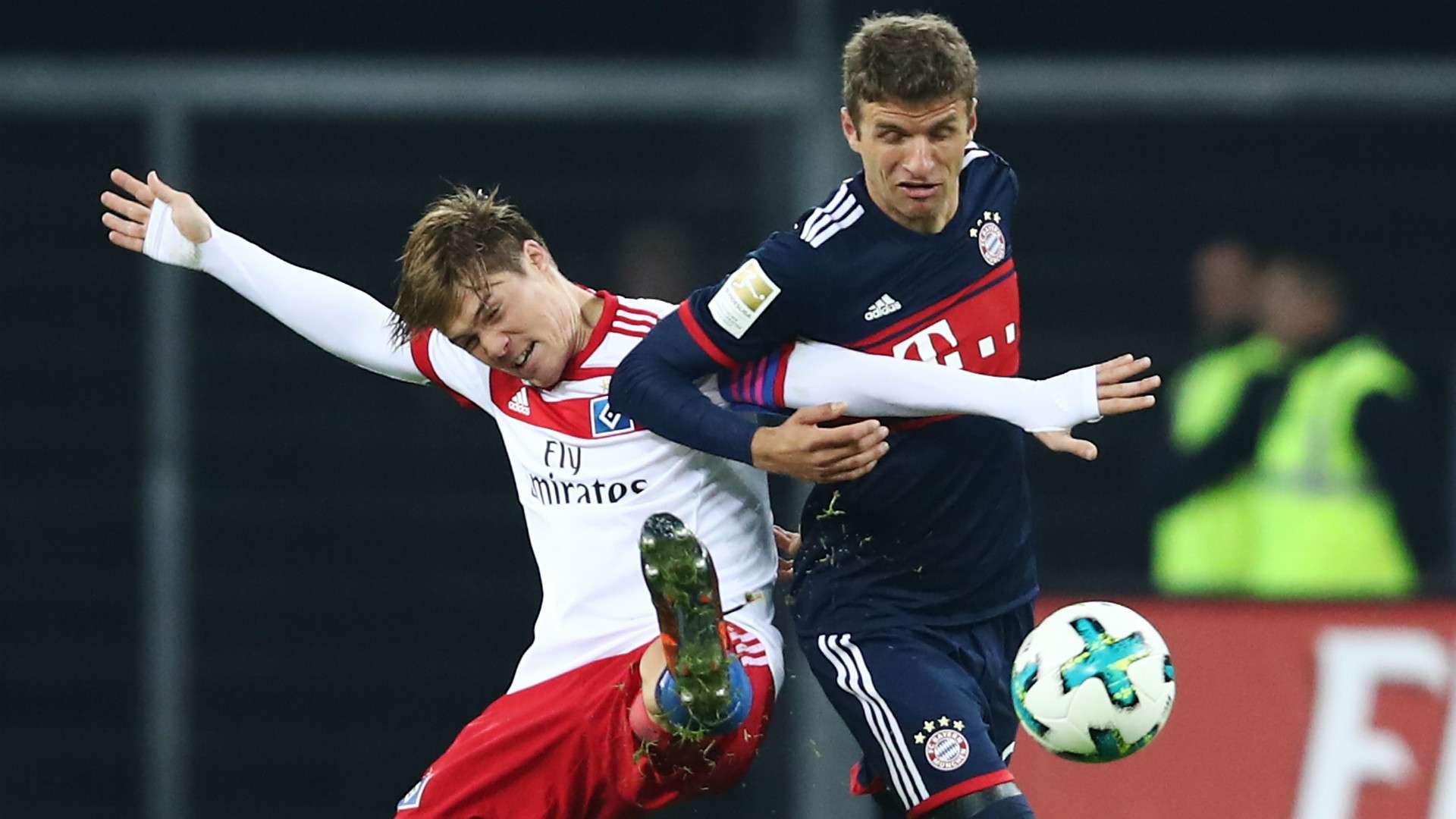 GOTOKU SAKAI HAMBURG THOMAS MÜLLER BAYERN MÜNCHEN GERMAN BUNDESLIGA 21102017