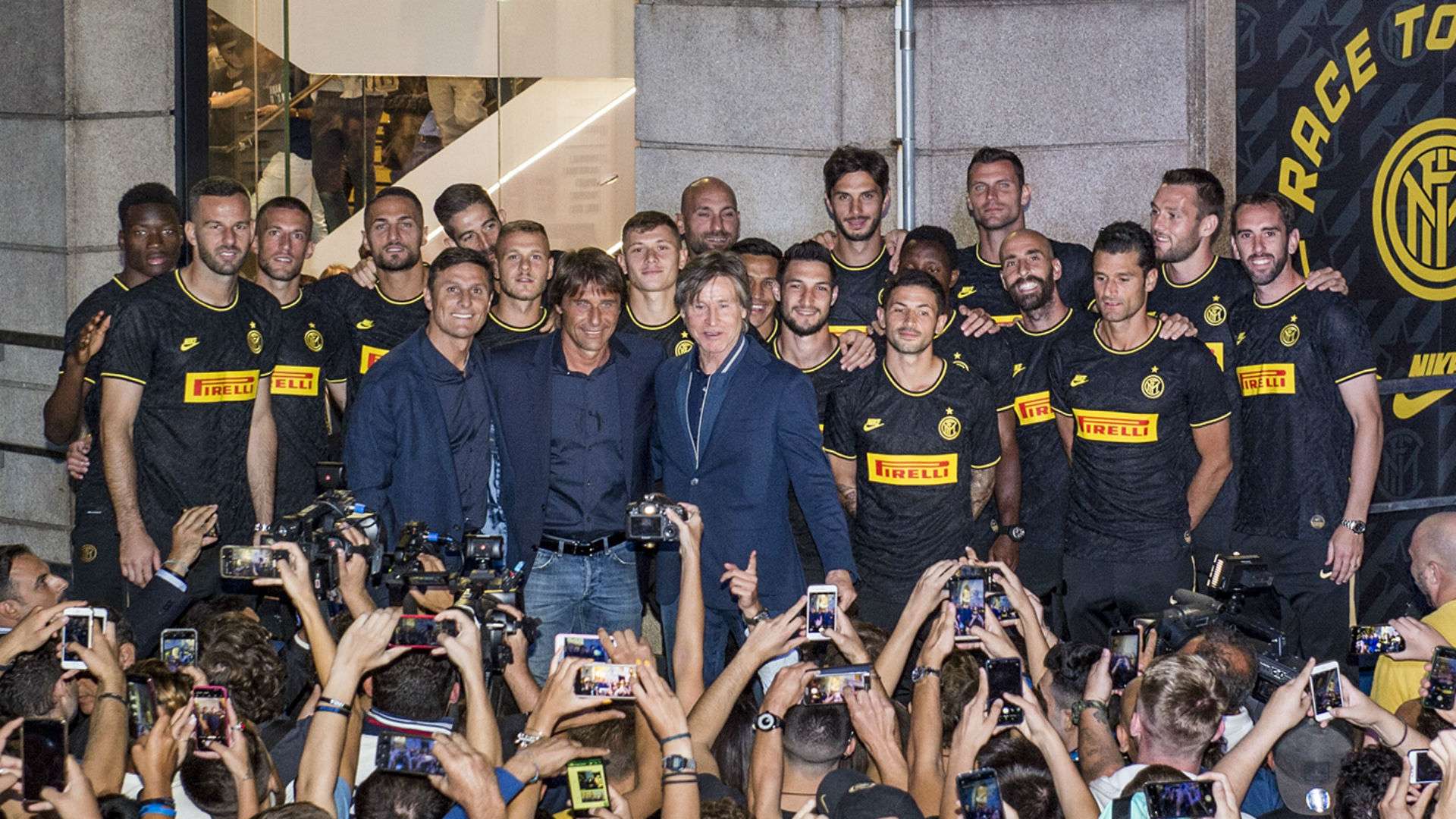 Inter with fans 10092019