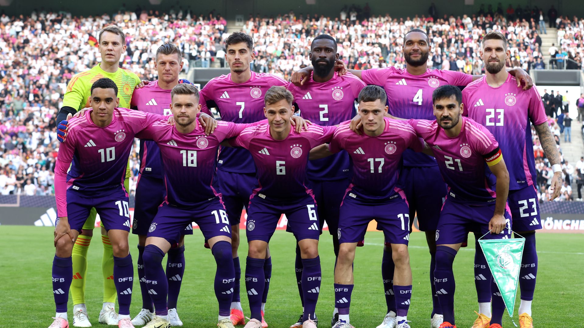 UEFAユーロ欧州選手権 ドイツ大会 EURO2024 スペイン代表 オフィシャルグッズ adidas サッカー メンズ トレーニングジップトップロングシャツ