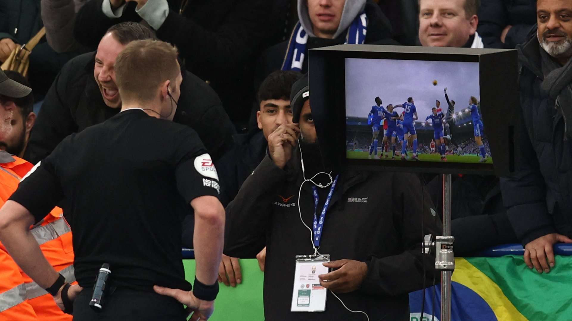 Referee Craig Pawson VAR Leicester Arsenal 2022-23