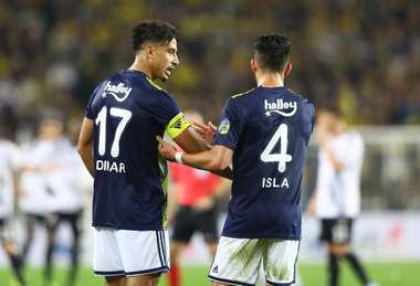 Nabil Dirar Mauricio Isla Fenerbahce Besiktas 12/22/19