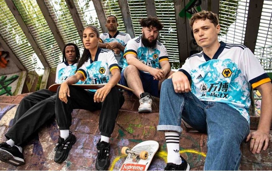 울버햄튼 어웨이