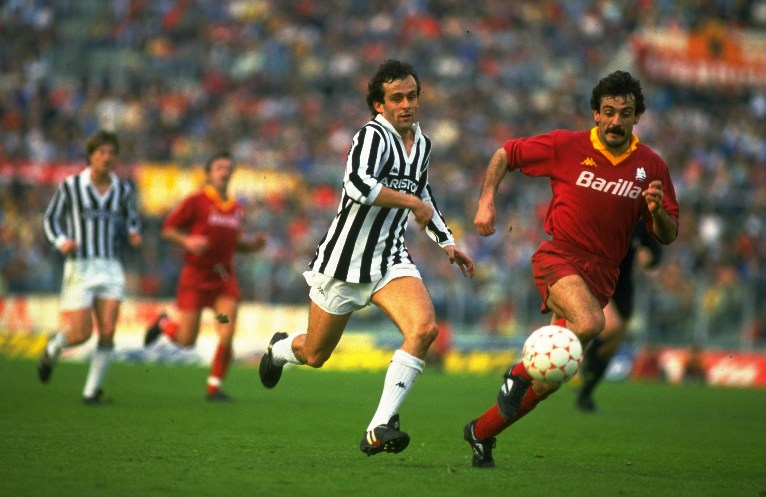 Michel Platini -  Emidio Oddi - As Roma Vs Juventus in Serie A 111980