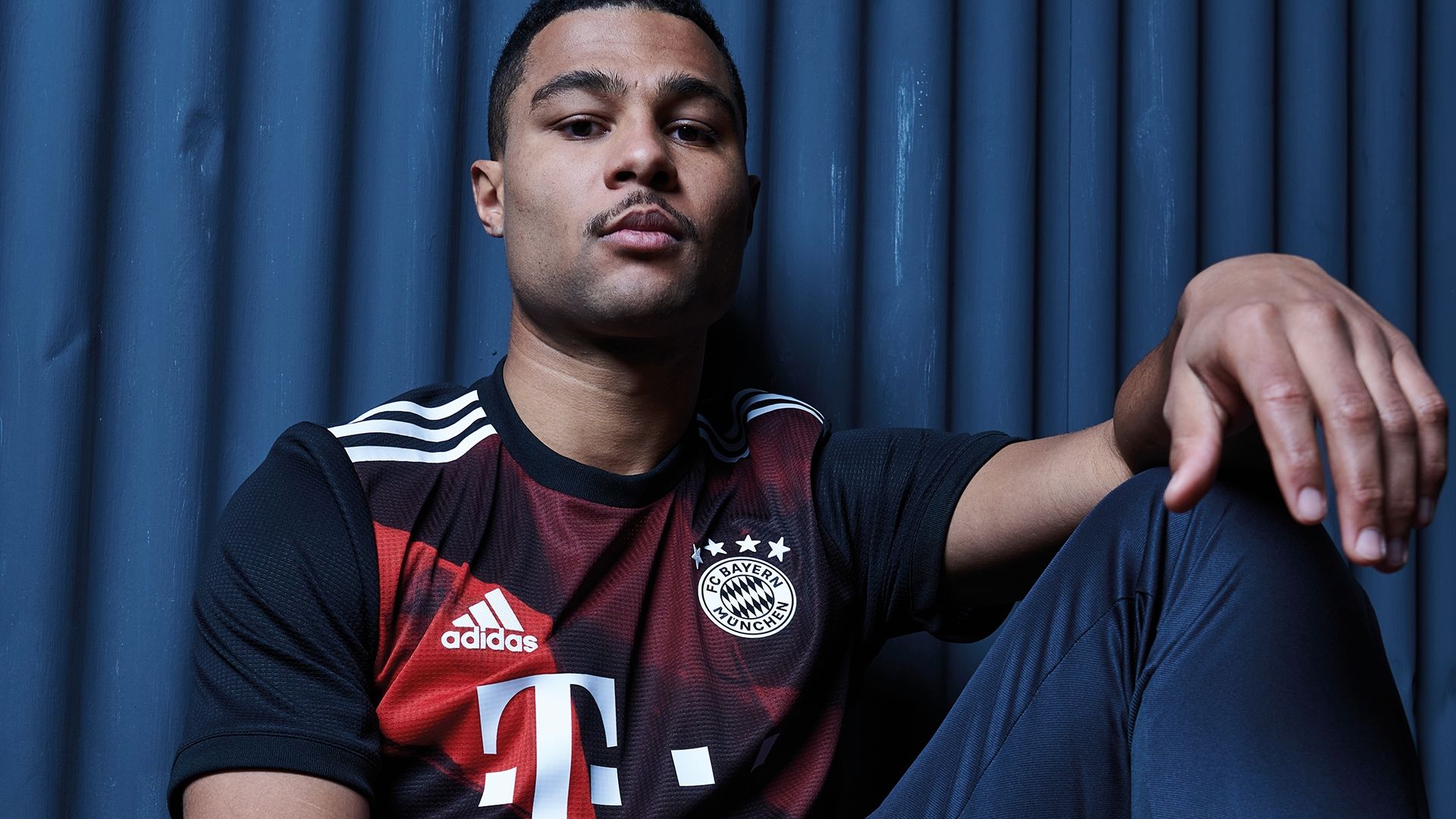 Serge Gnabry Bayern Munich 2020-21 third kit
