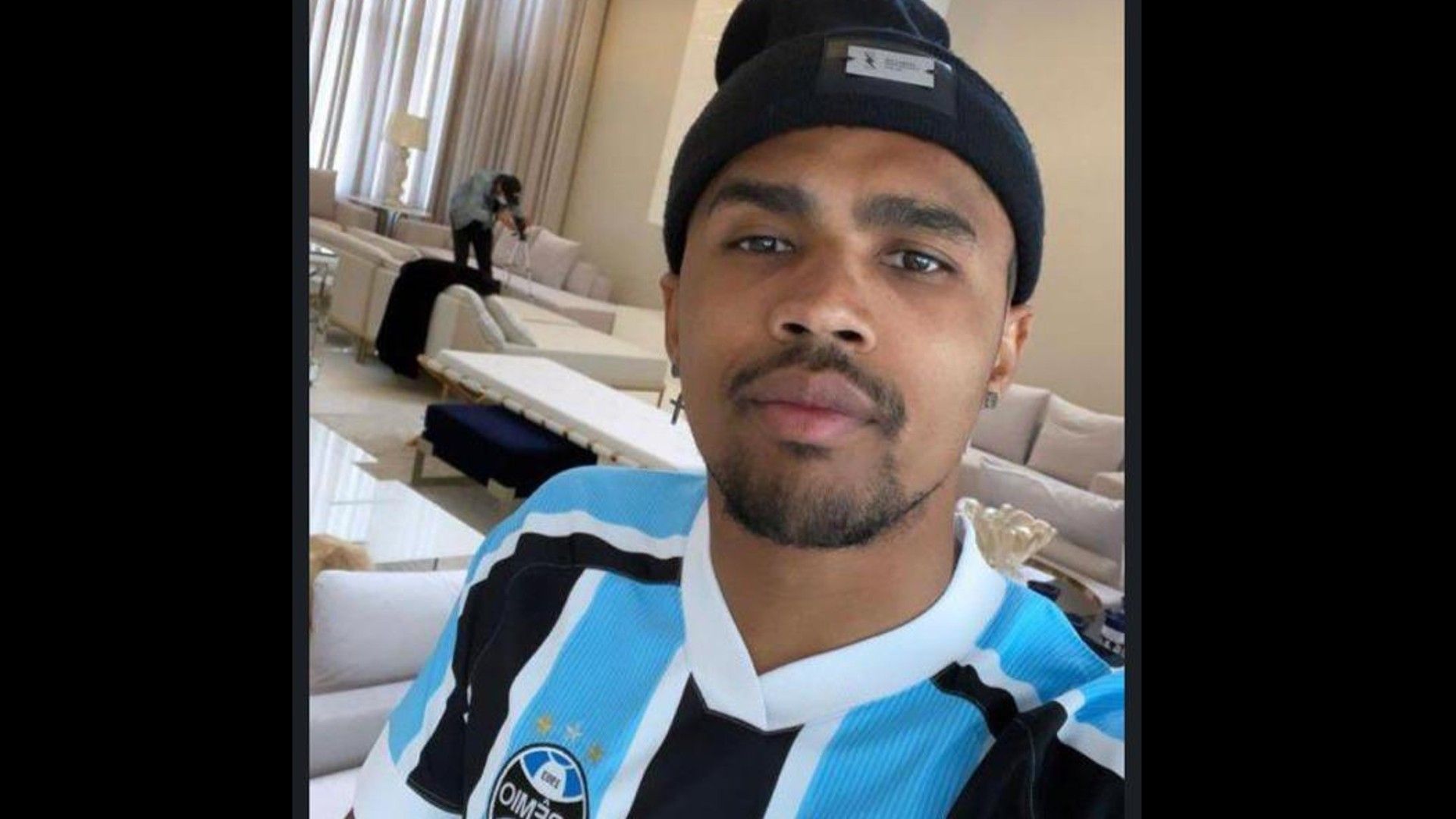 Instagram Douglas Costa com camisa do Grêmio 14052021