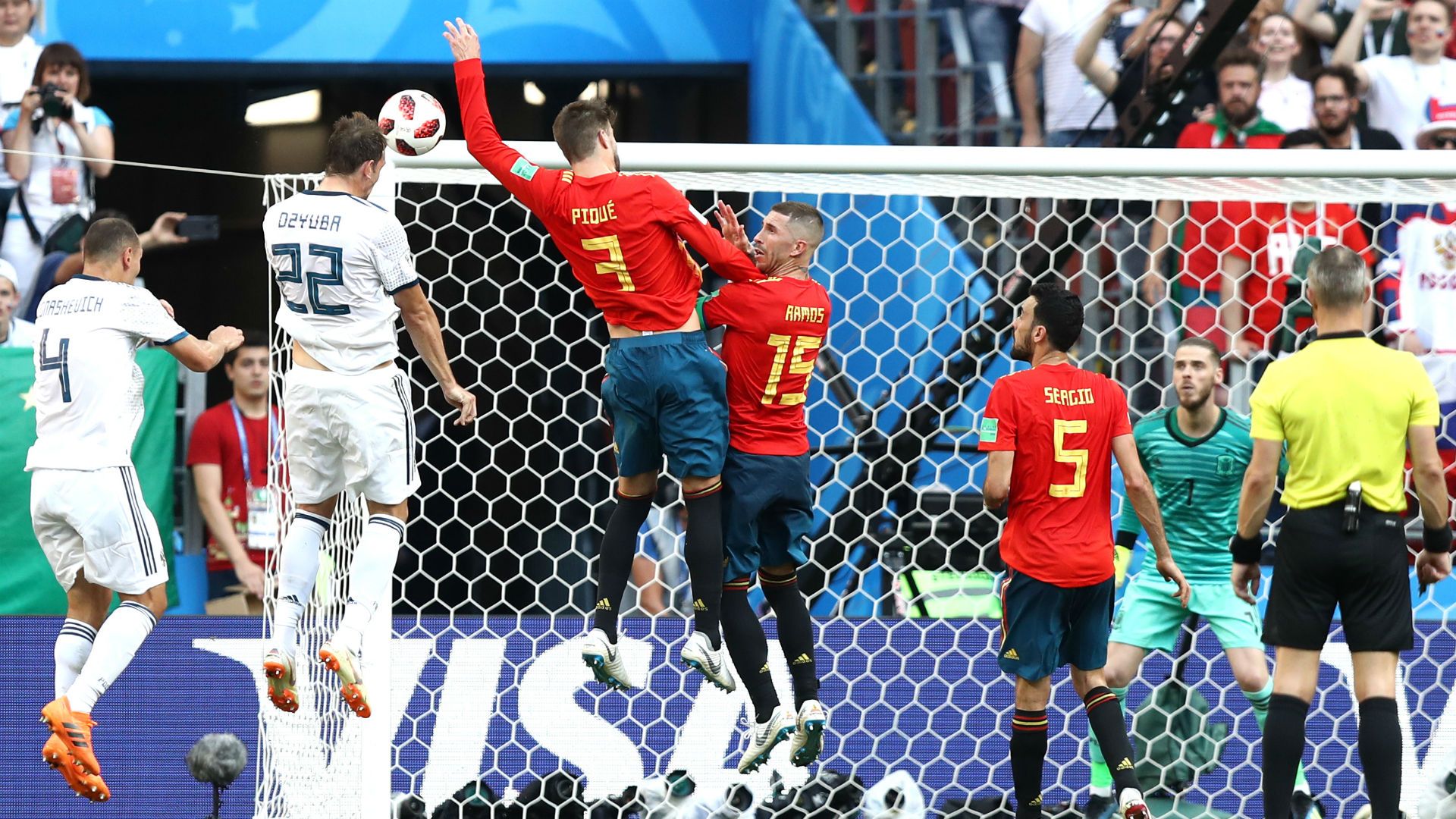 Artem Dzyuba Russia Gerard Pique Spain