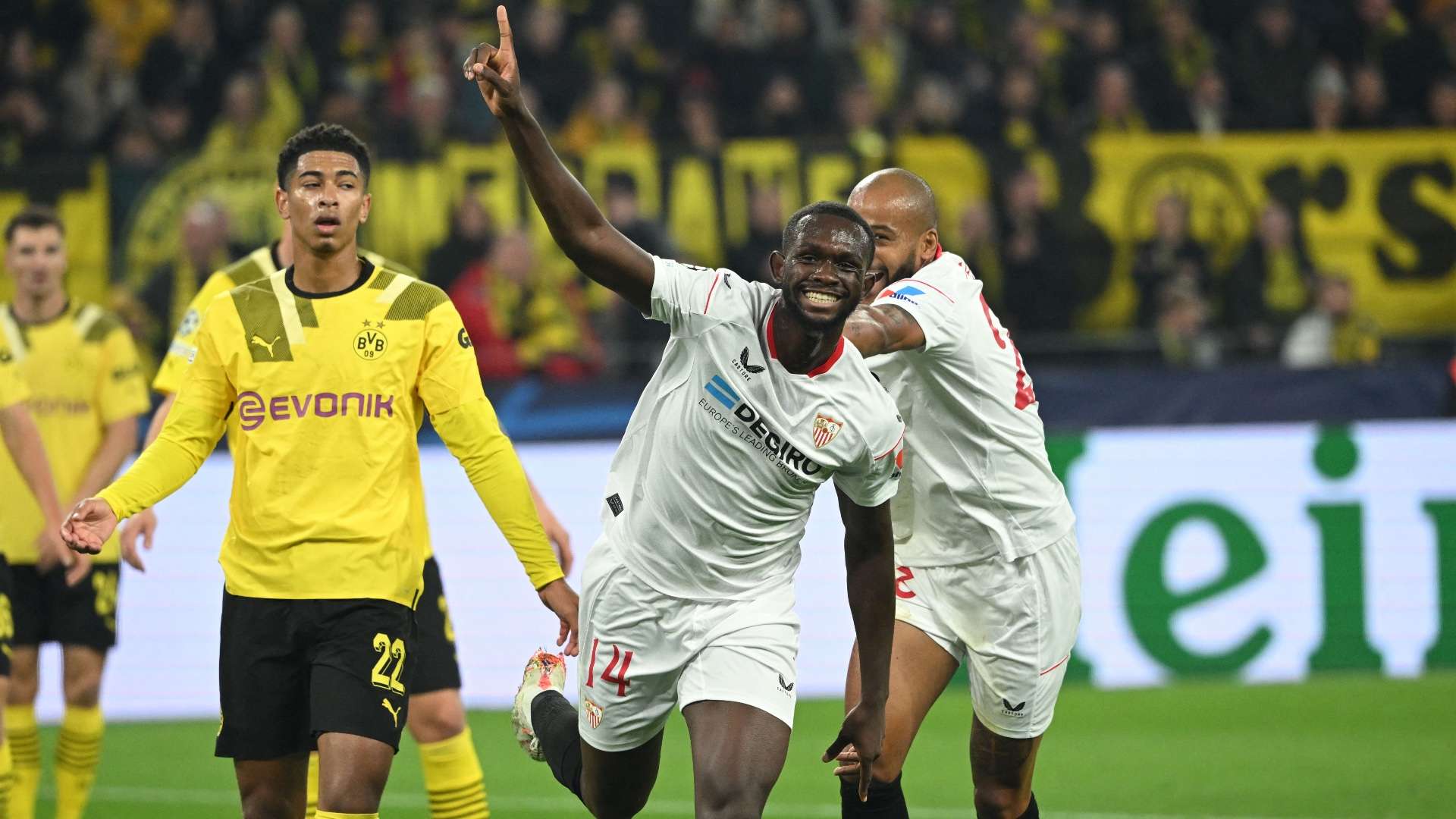 Tanguy Nianzou Borussia Dortmund Sevilla Champions League 2022