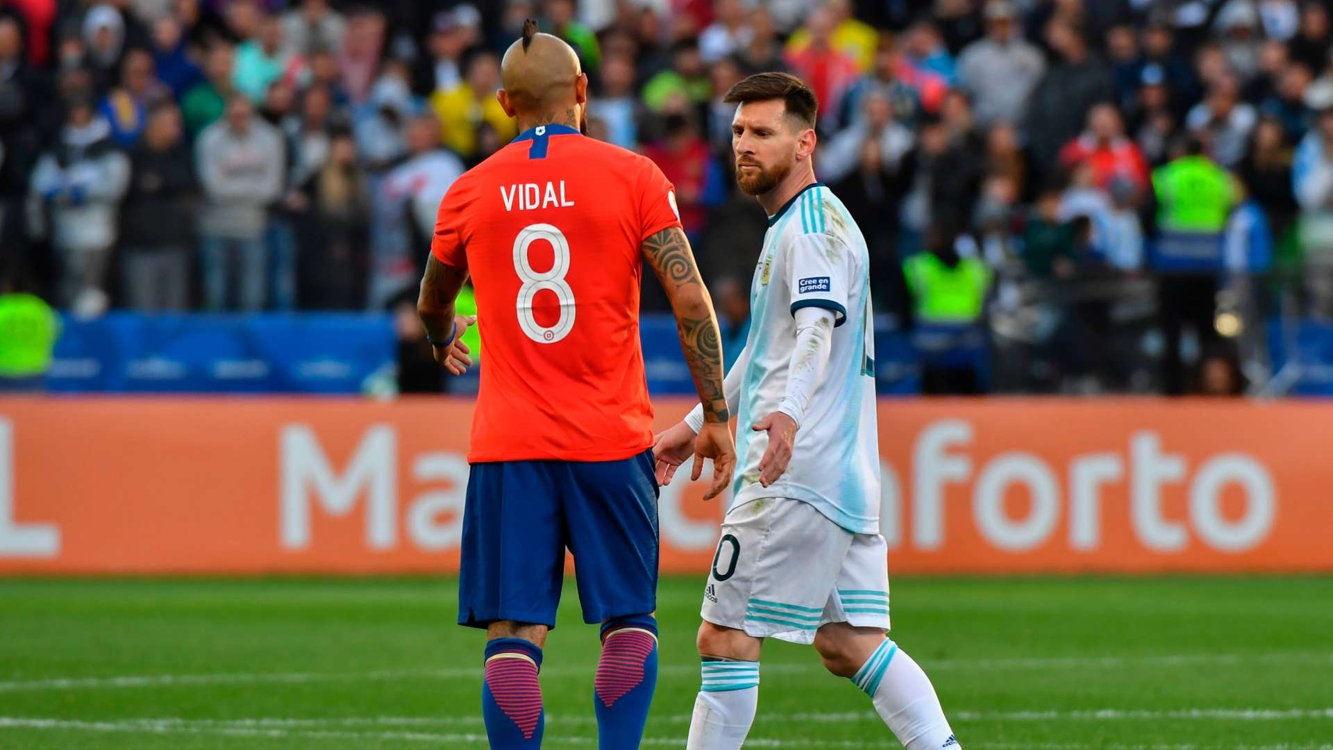 Lionel Messi - Arturo Vidal Argentina Chile