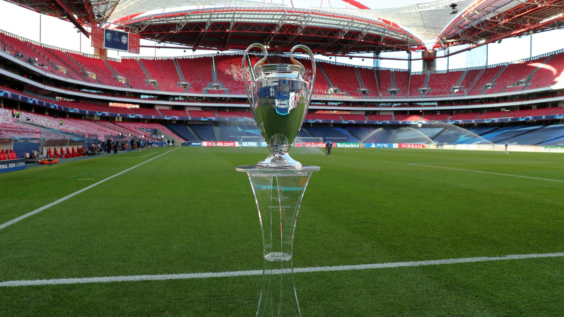 Champions League trophy pre-game PSG vs Bayern Munich 2019-20