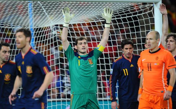 Iker Casillas vs Arjen Robben