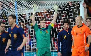 Iker Casillas vs Arjen Robben