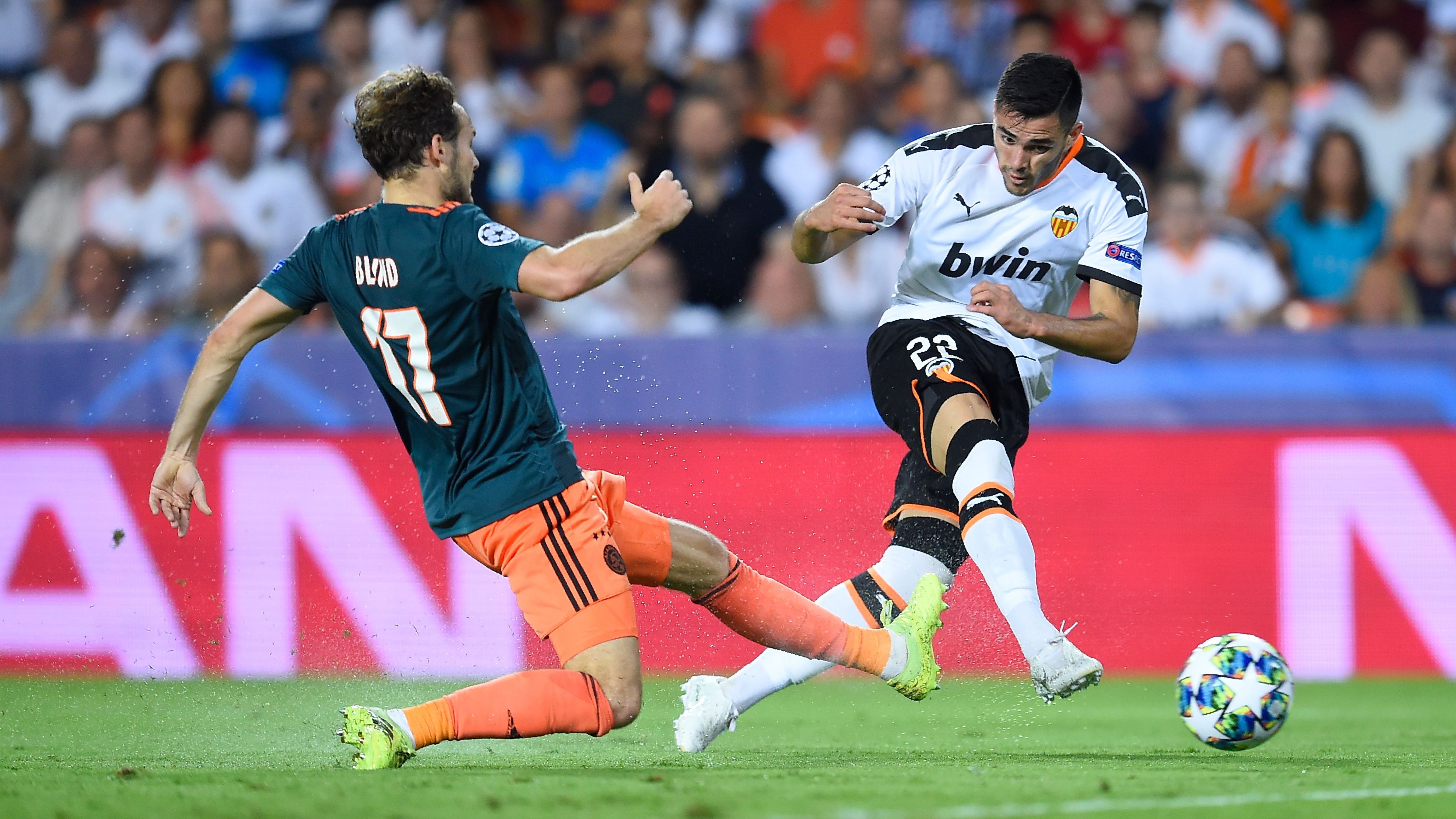 Daley Blind Maxi Gomez Valencia Ajax UCL 02102019