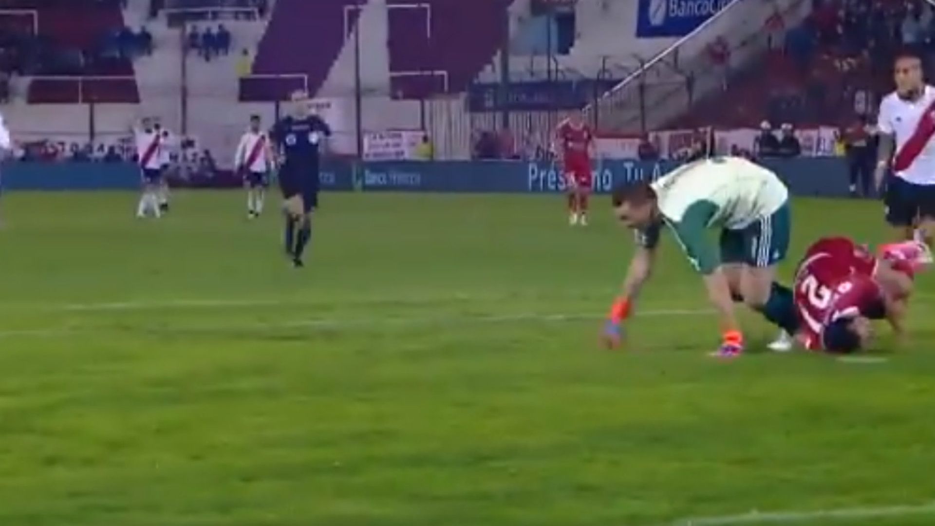 Video Falta Gamba Armani Huracan River Superliga Argentina 12082018