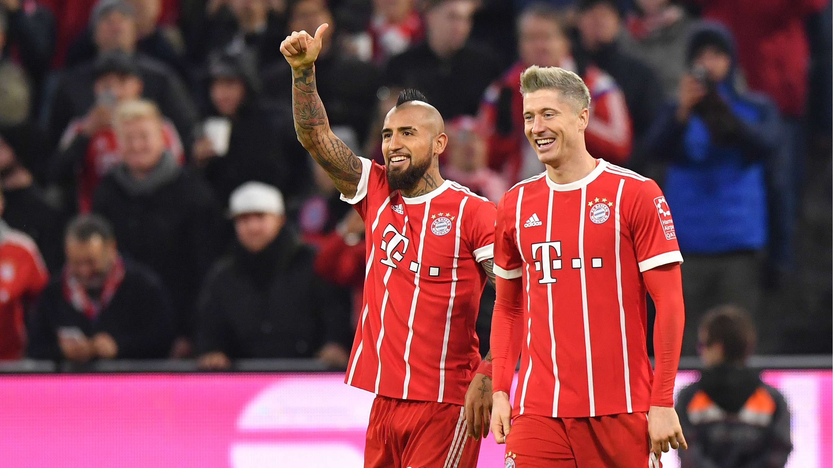 Arturo Vidal FC Bayern FC Augsburg 20171118