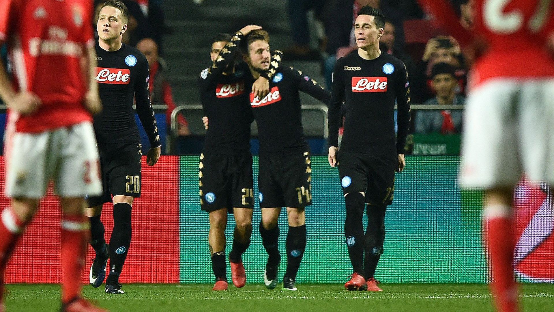 Napoli celebrating vs Benfica