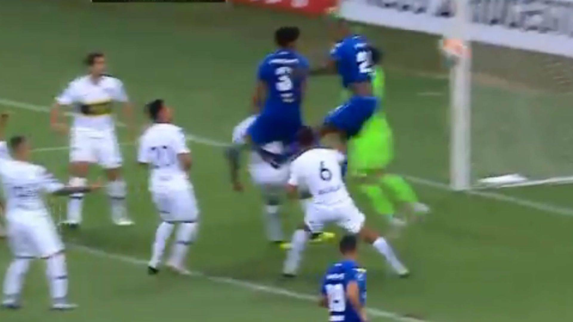 CAPTURA Dede falta sobre Rossi Cruzeiro Boca Copa Libertadores 04102018