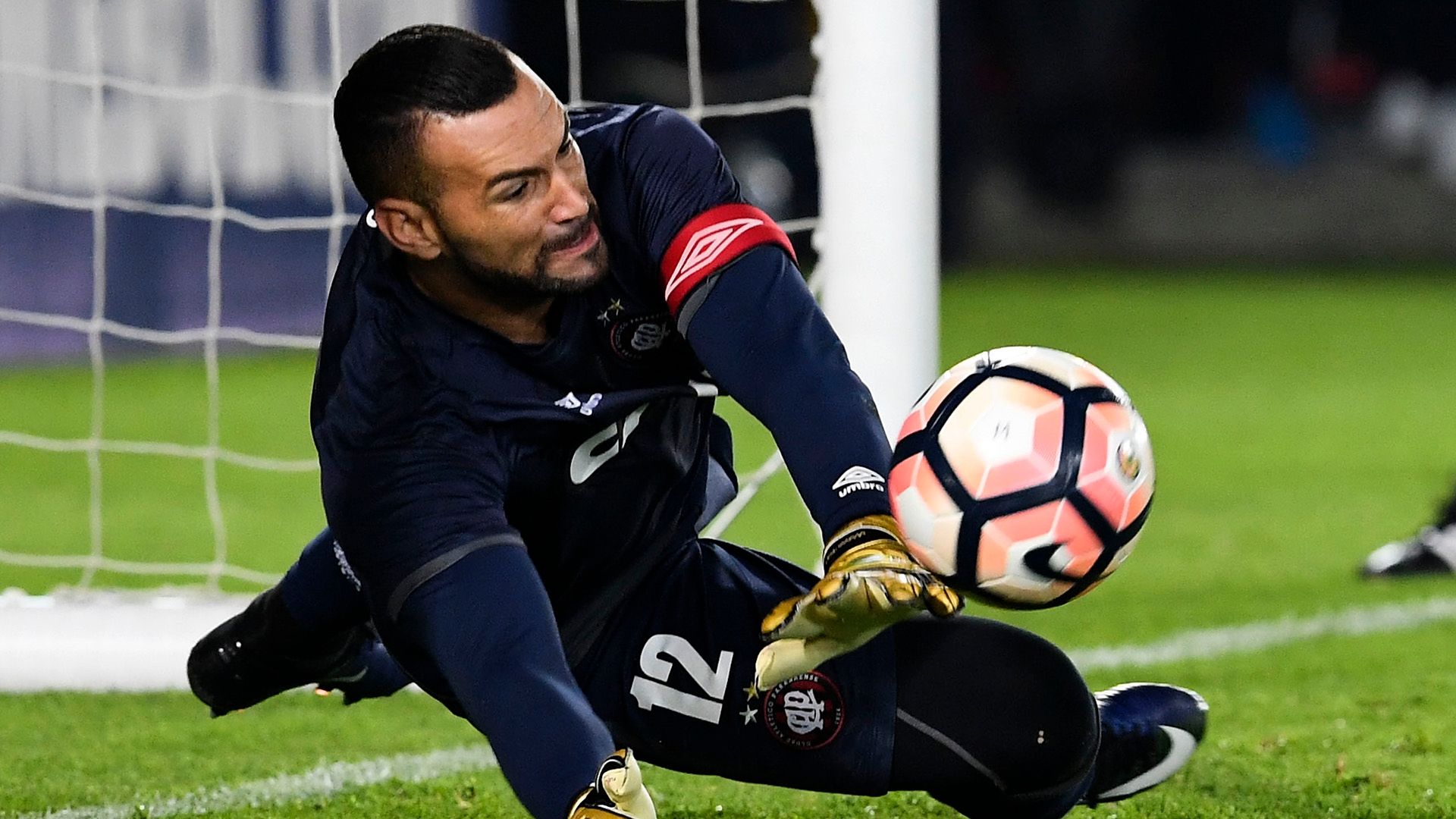 Weverton Millonarios Atlético-PR Copa Libertadores 08022017