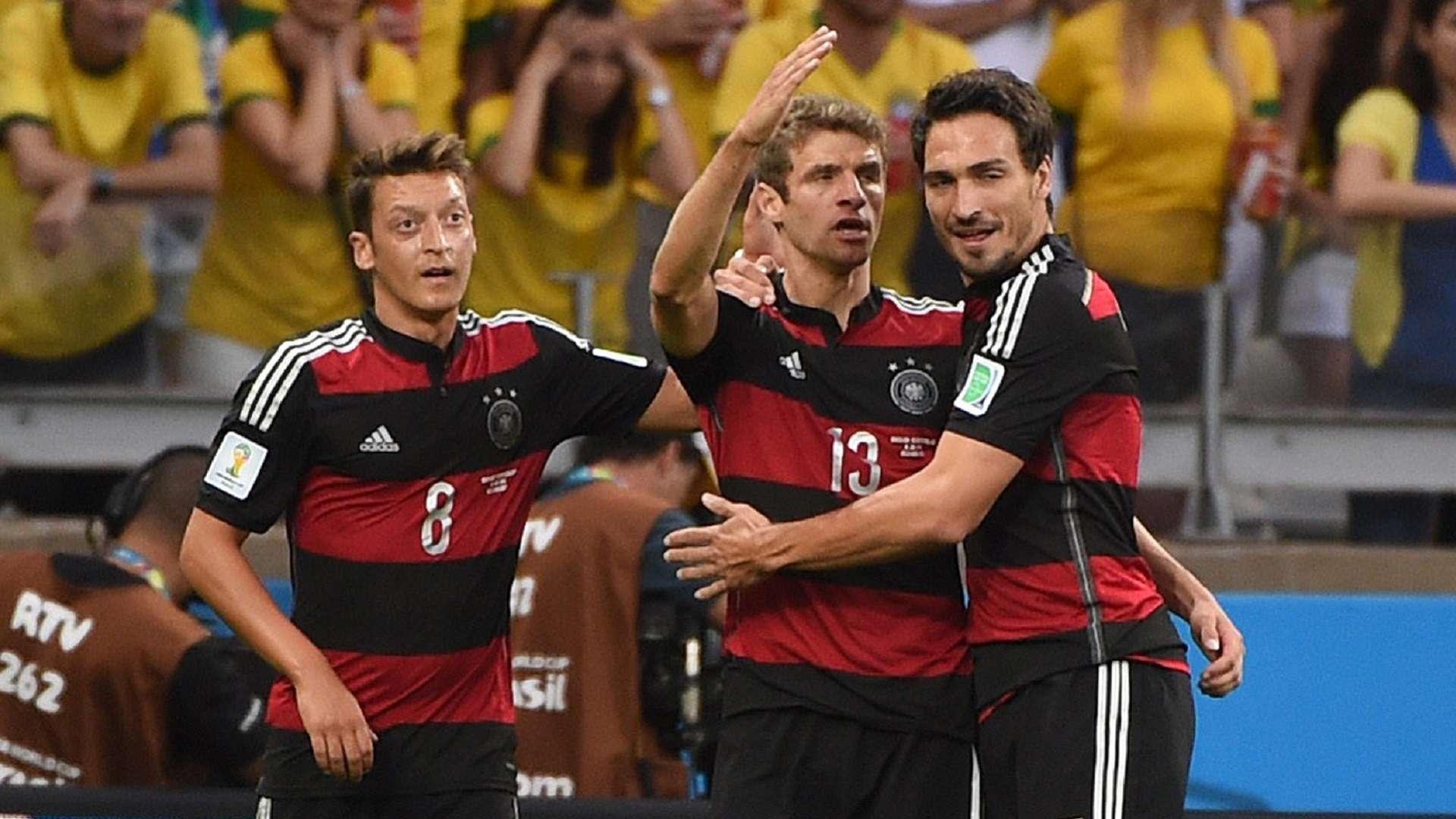 2019-03-06 2014 Ozil Muller Hummels