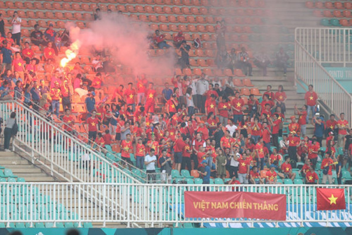 pháo sáng Việt Nam vs Hàn Quốc ASIAD 18