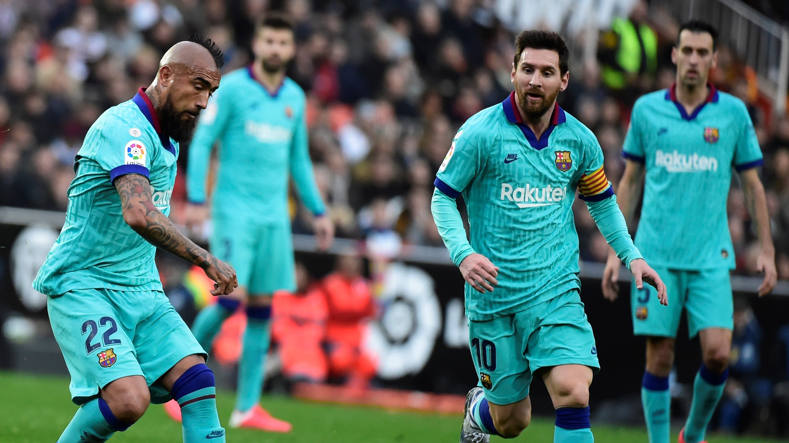 Arturo Vidal Lionel Messi Valencia Barcelona LaLiga 25012020